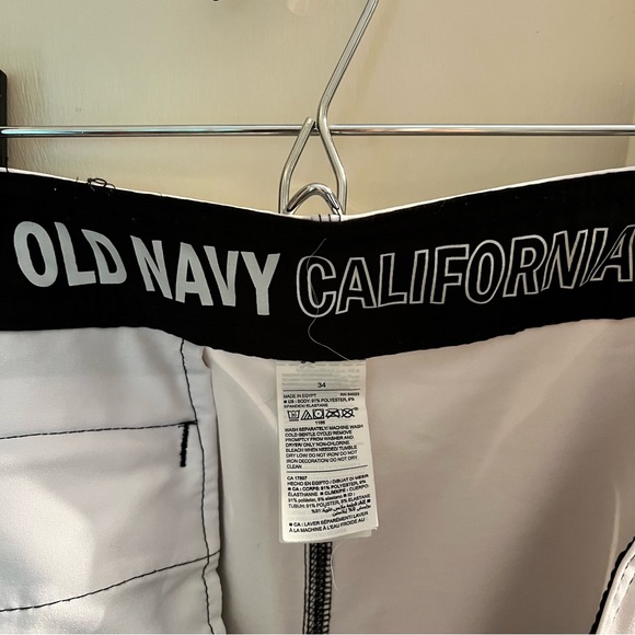 Old Navy Men’s Board Swim Shorts - Picture 3 of 4